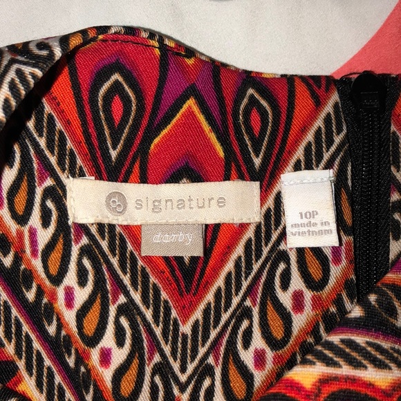 Patterned Dress - Picture 4 of 5